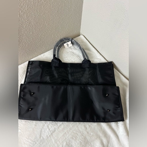 ALO YOGA SHEER TOTE BAG - BLACK - Picture 4 of 4